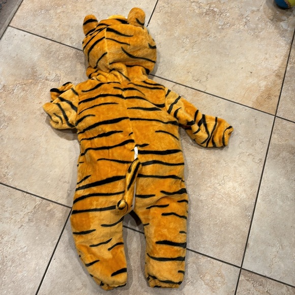 Qiaoniuniu Zebra  Costume  with Tail  New With Tag Fit size 2-3 - Picture 4 of 16